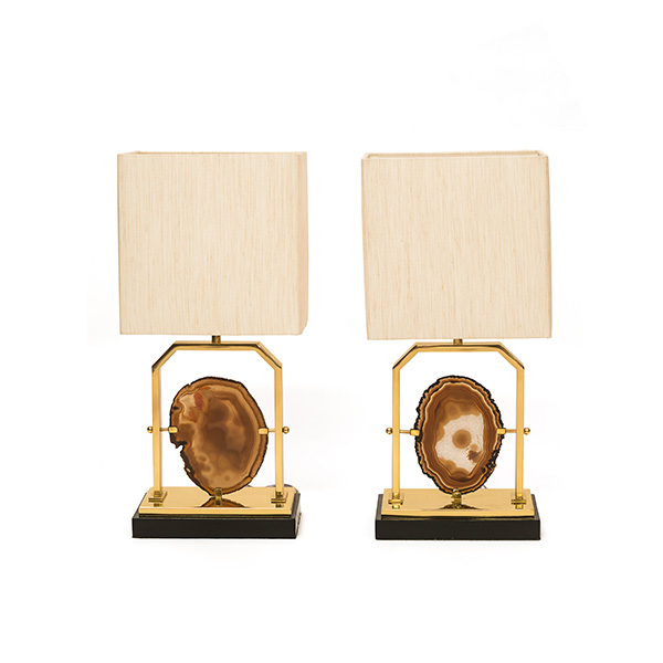dourado com lâmina de pedra