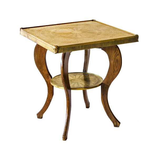 mesa auxiliar de latão