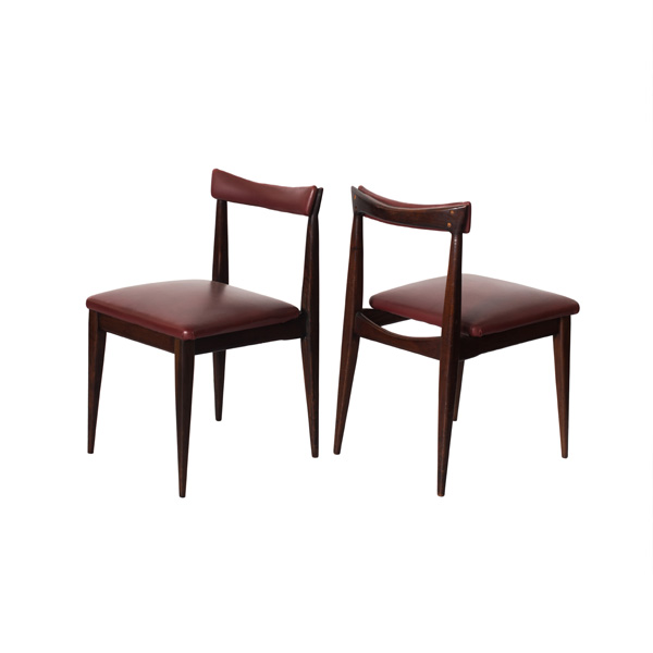 cadeira com couro vermelho