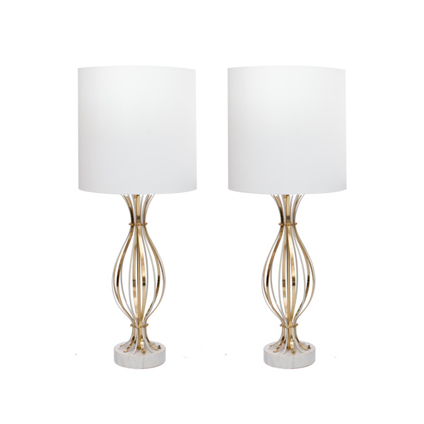 abajur de metal branco e dourado