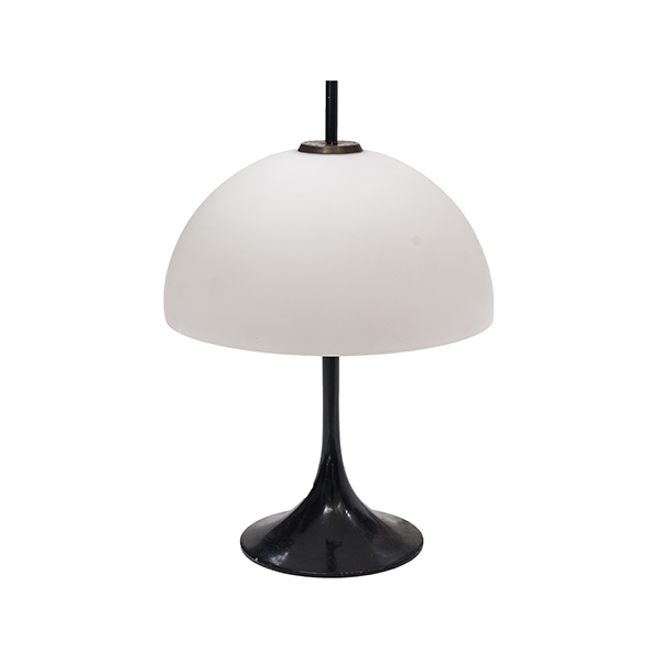 luminária de mesa com cúpula de vidro