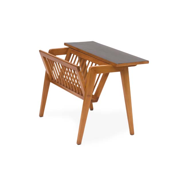 mesa auxiliar de marfim com revisteiro